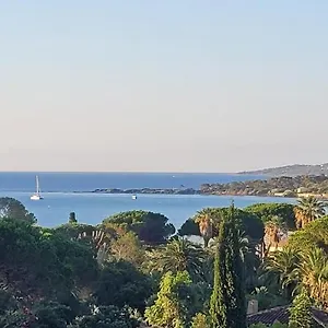 Larimar Etablissement- 200 M De La Appartement